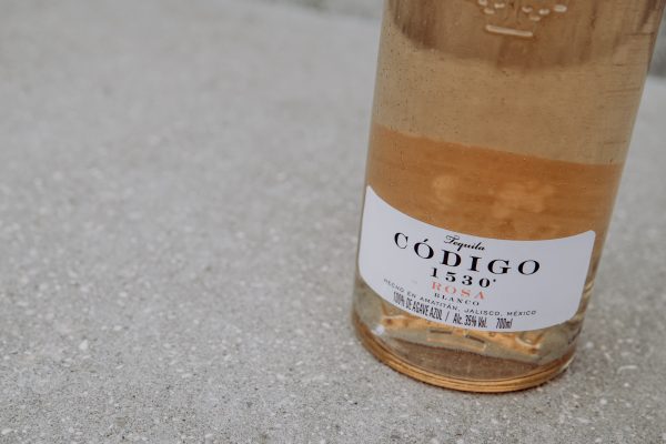 Tequila 1530 Codigo Rosa Bottle Closeup lable